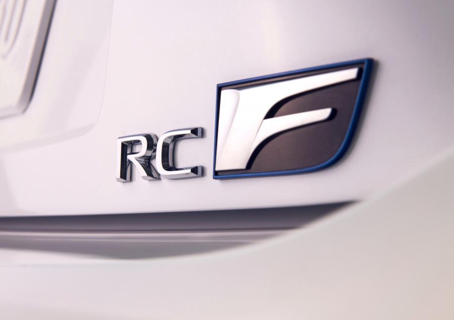 Логотип Lexus RC F Track Edition 2019 года  (NA) (фото 22 из 48)